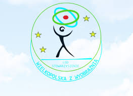 w kółku tanczy osoba 
